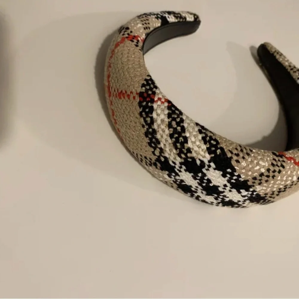 Burberry adult headband new without tags. - Picture 6 of 6